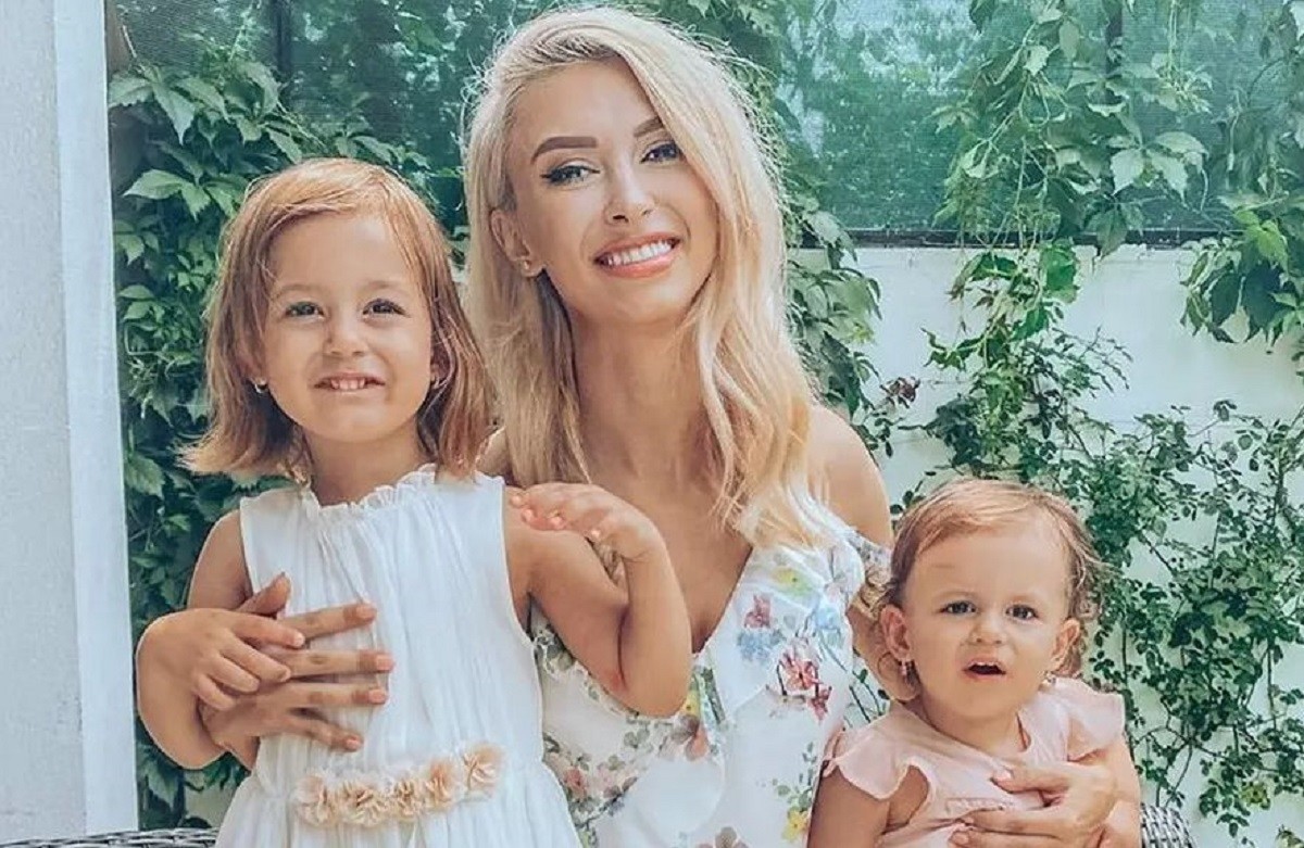 Andreea Bălan a lansat prima piesă alături de fiica cea mare: piesa ,Copilărie' este acompaniată și de un videoclip.