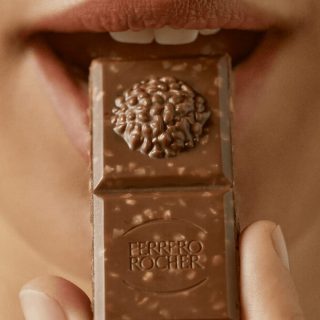 Noi tablete de ciocolată de ciocolată Raffaello și Ferrero Rocher