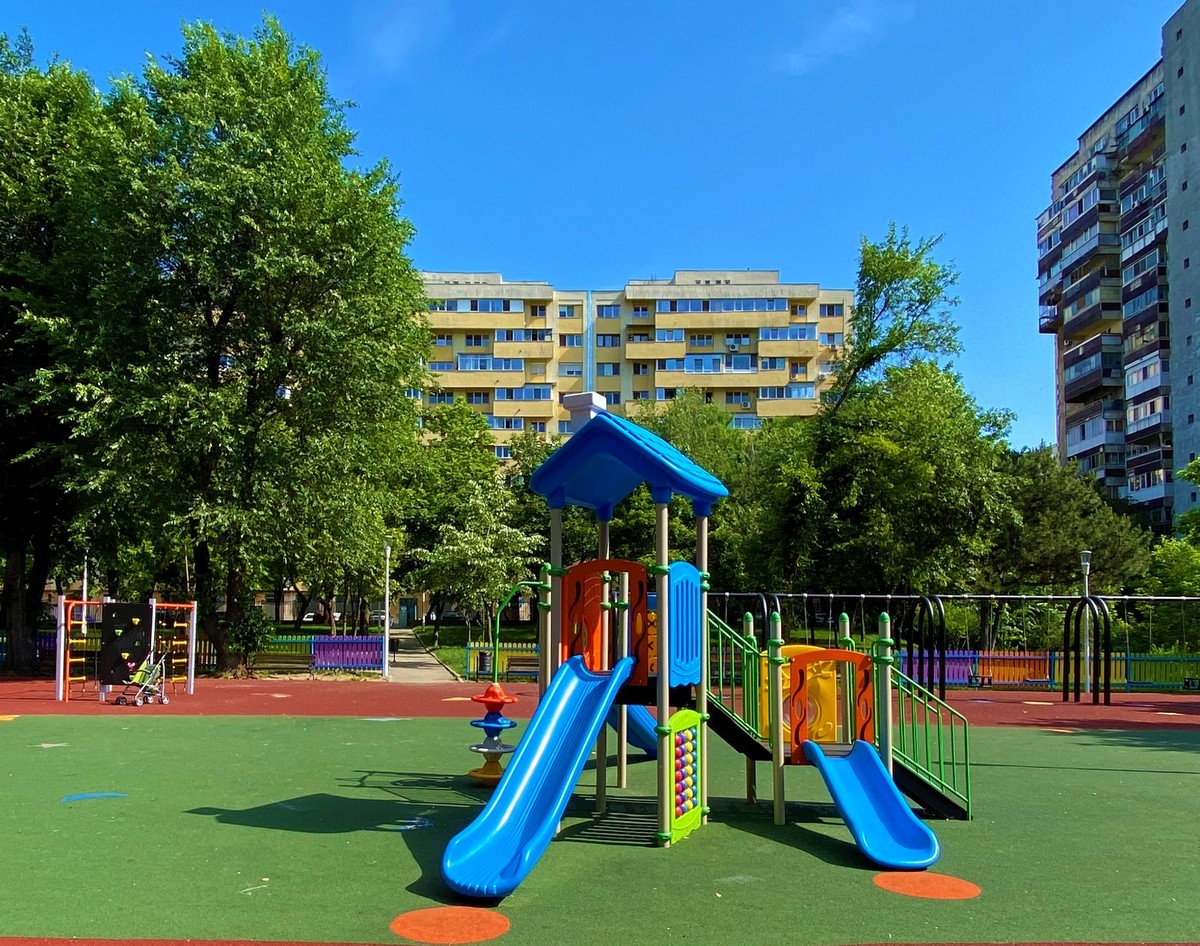 Parcul Morarilor din Sectorul 2 al Capitalei este gata de joacă și relaxare