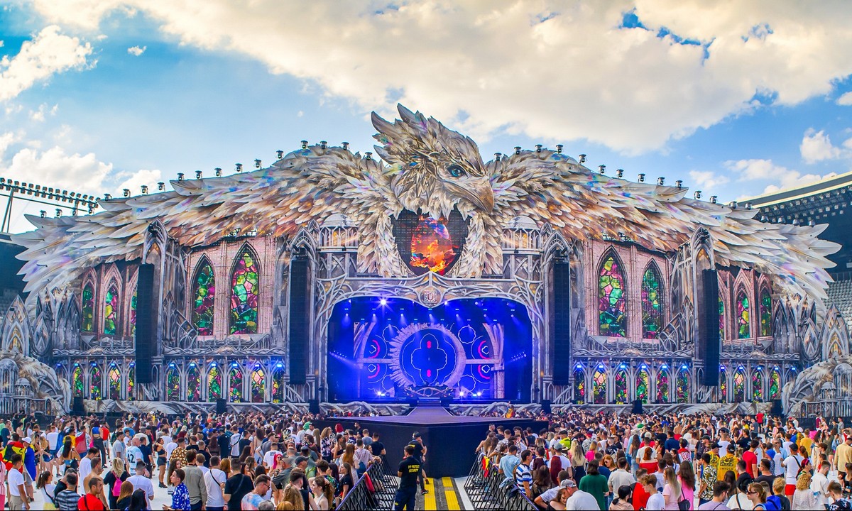 UNTOLD 2024 are loc în perioada cuprinsă între 8 și 11 august: organizatorii au pregătit o gamă variată de pachete de cazare